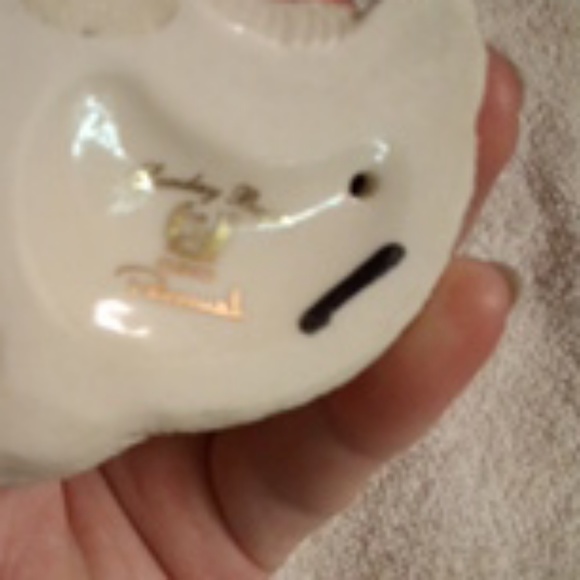 Cat with purse - Picture 3 of 4